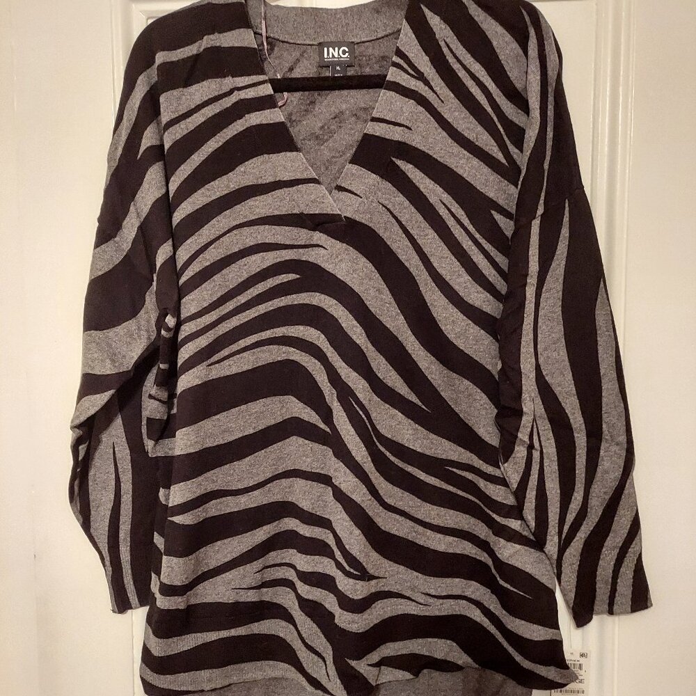 NWT INC V Neck Long Sleeve Tunic Sweater in Gray & Black Zebra Print size XL